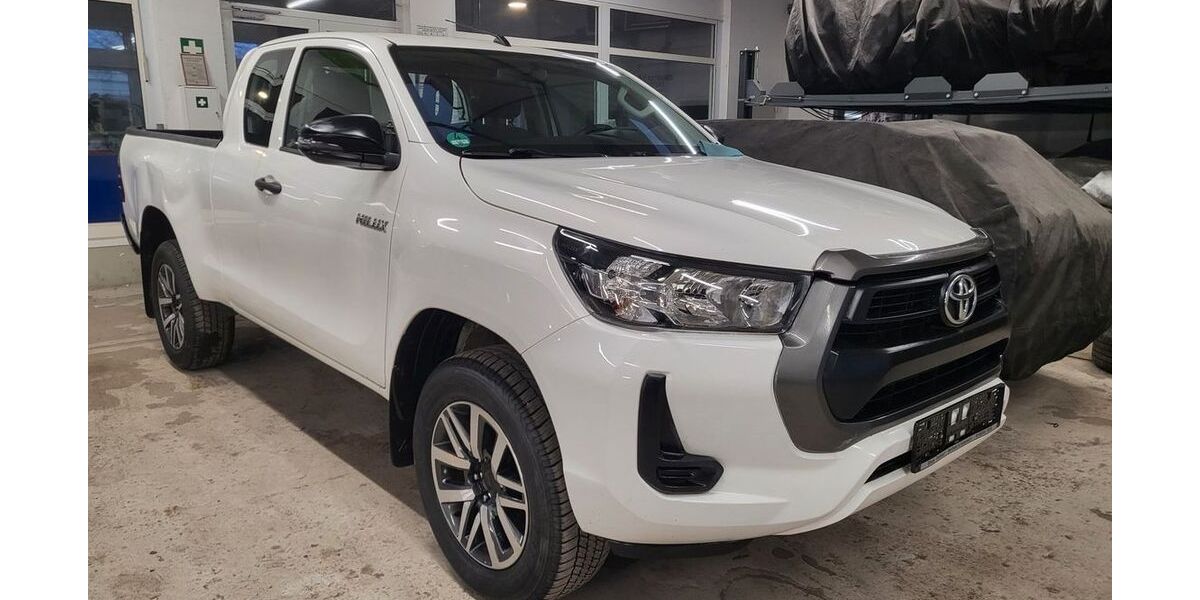 Toyota Hilux 223.000 km 21.500 &euro; Erfurt 99099