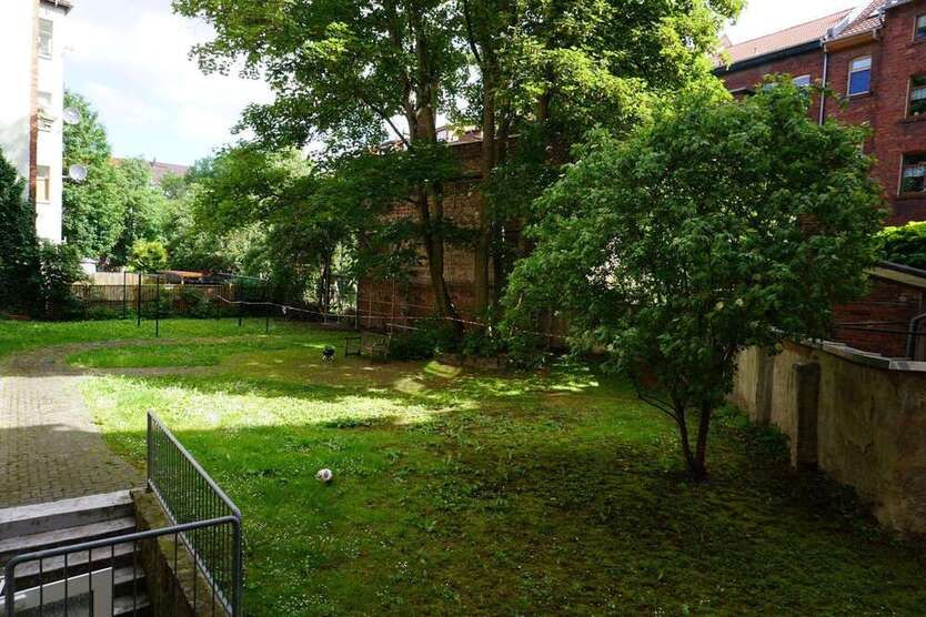 - Provisionsfrei- Fast 5 % Rendite möglich ! 2-Zi.-Wohnung mit Wintergarten im Herzen von Erfurt! 2 zimmer