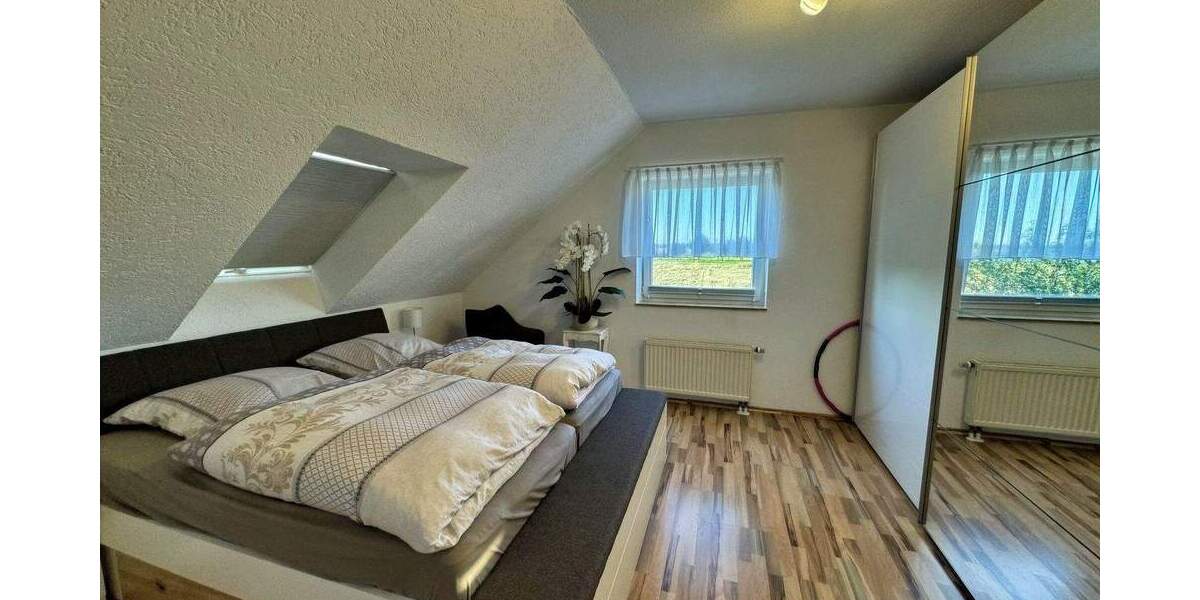 Doppelhaushälfte Drei Gleichen - 5 Zimmer, 120 m&sup2;, 195.000&euro; | Angebot:25686663