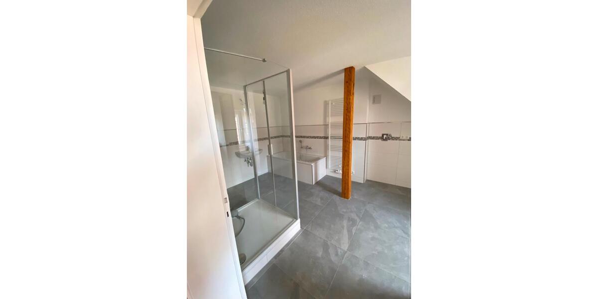 Etagenwohnung Ohrdruf - 6 Zimmer, 215 m&sup2;, 1.200&euro; | Angebot:12321985