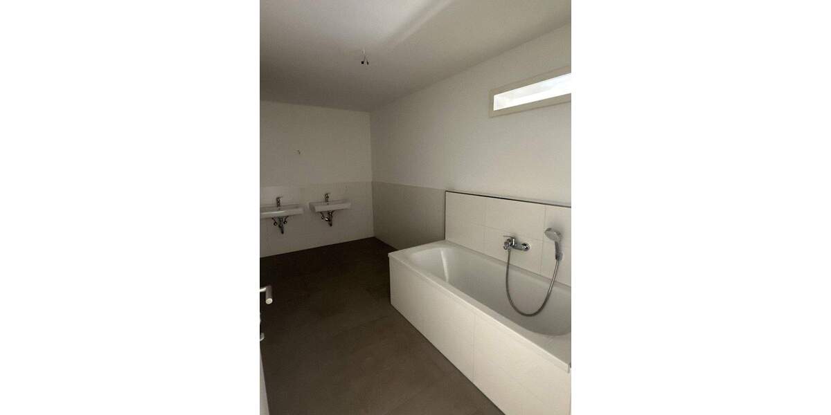 Etagenwohnung Gotha Gotha Nord - 3 Zimmer, 101 m&sup2;, 1.000&euro; | Angebot:24323446