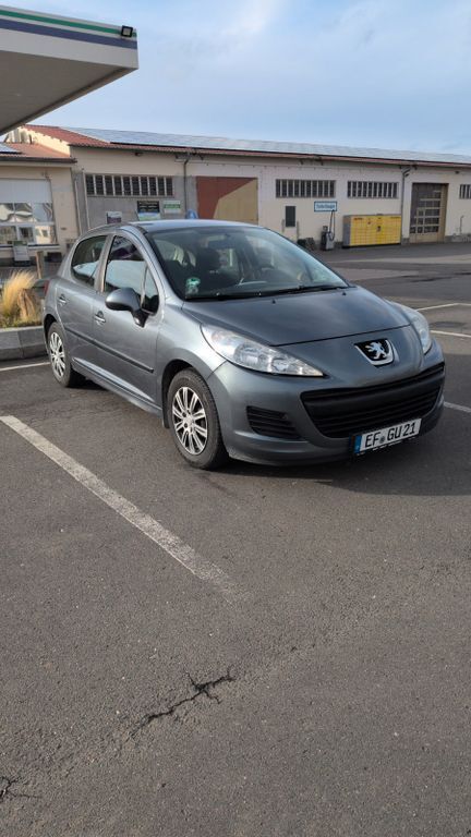 Peugeot 207 130.000 km 2.400 € Erfurt 99098
