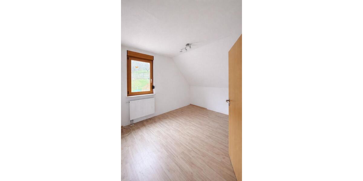 Dachgeschoßwohnung Drei Gleichen - 4 Zimmer, 111 m&sup2;, 1.000&euro; | Angebot:26006872