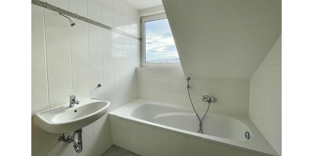 Dachgeschoßwohnung Arnstadt - 2 Zimmer, 57 m&sup2;, 390&euro; | Angebot:25053846