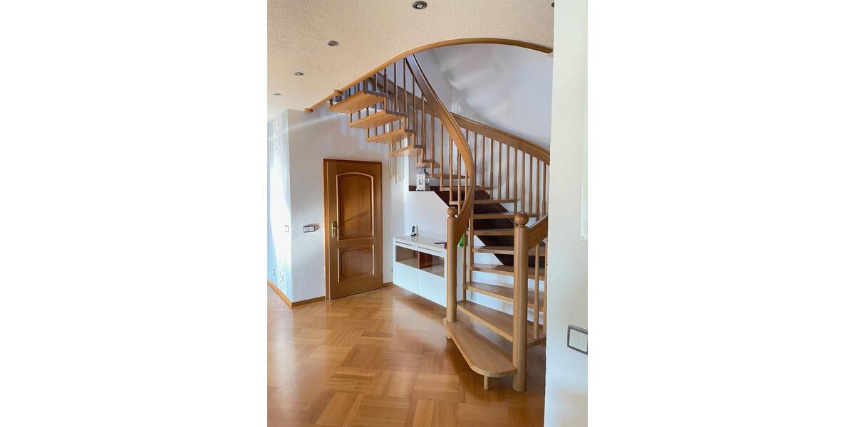 Dachgeschoßwohnung Erfurt Daberstedt - 5 Zimmer, 167 m&sup2;, 1.665&euro; | Angebot:24866952