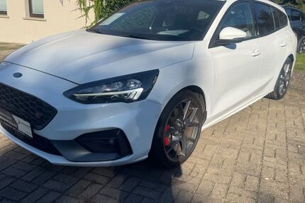 Ford Focus 92.400 km 21.450 &euro; Stadtilm OT Dienstedt 99326