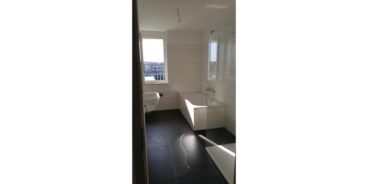 Dachgeschoßwohnung Erfurt Johannesplatz - 4 Zimmer, 146 m&sup2;, 2.000&euro; | Angebot:25922484