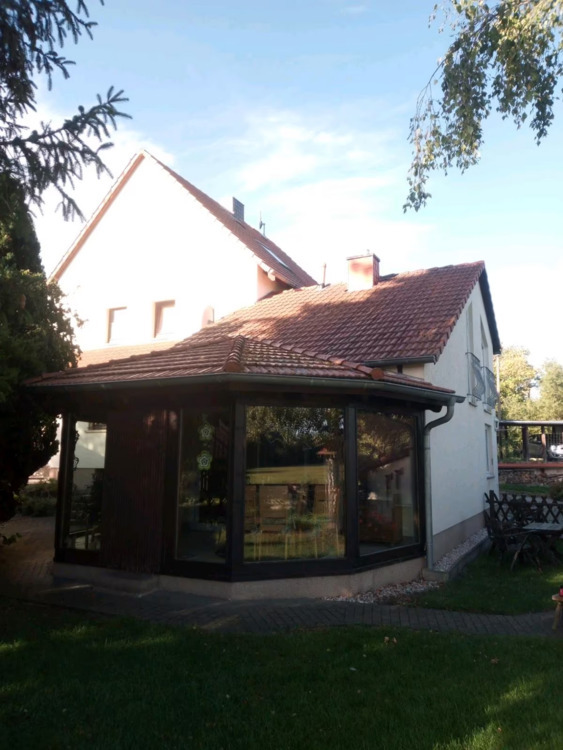 Vielseitiges Wohnensemble mit drei Wohneinheiten, großem Grundstück und moderner Ausstattung 6 zimmer