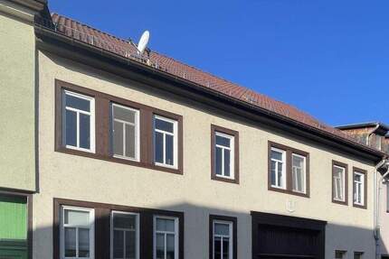 Haus Greußen - 8 Zimmer, 230 m&sup2;, 140.000&euro; | Angebot:25685506