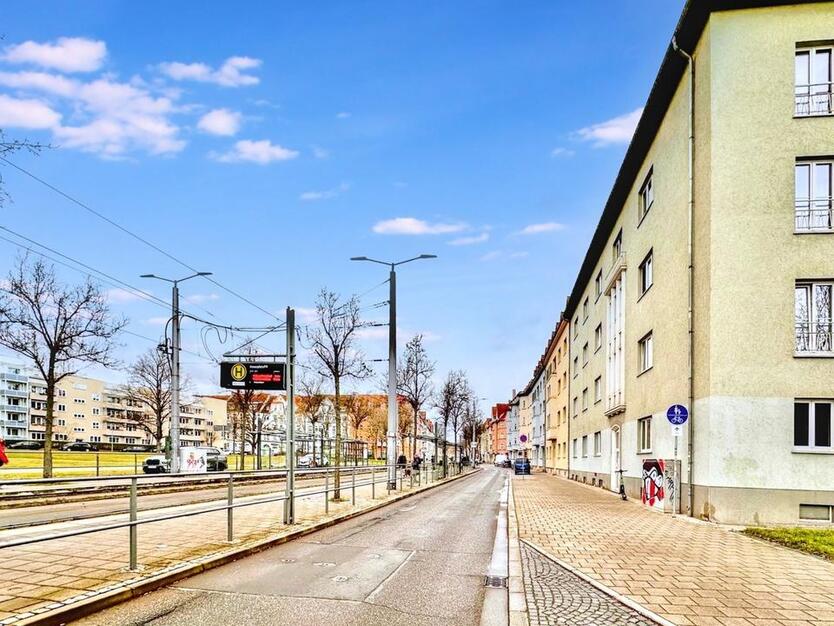 STUDENTEN AUFGEPASST! WG- geeignete 6- Raum- Wohnung mit möbliert
