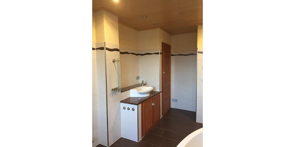 Anfragestop - Schöne 4-Raum-Wohnung mit Einbauküche und Garage 4 zimmer