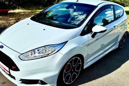 Ford Fiesta 137.000 km 10.890 € Erfurt 99095