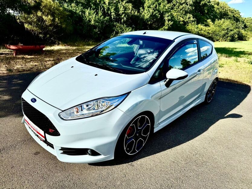 Ford Fiesta 137.000 km 10.890 € Erfurt 99095